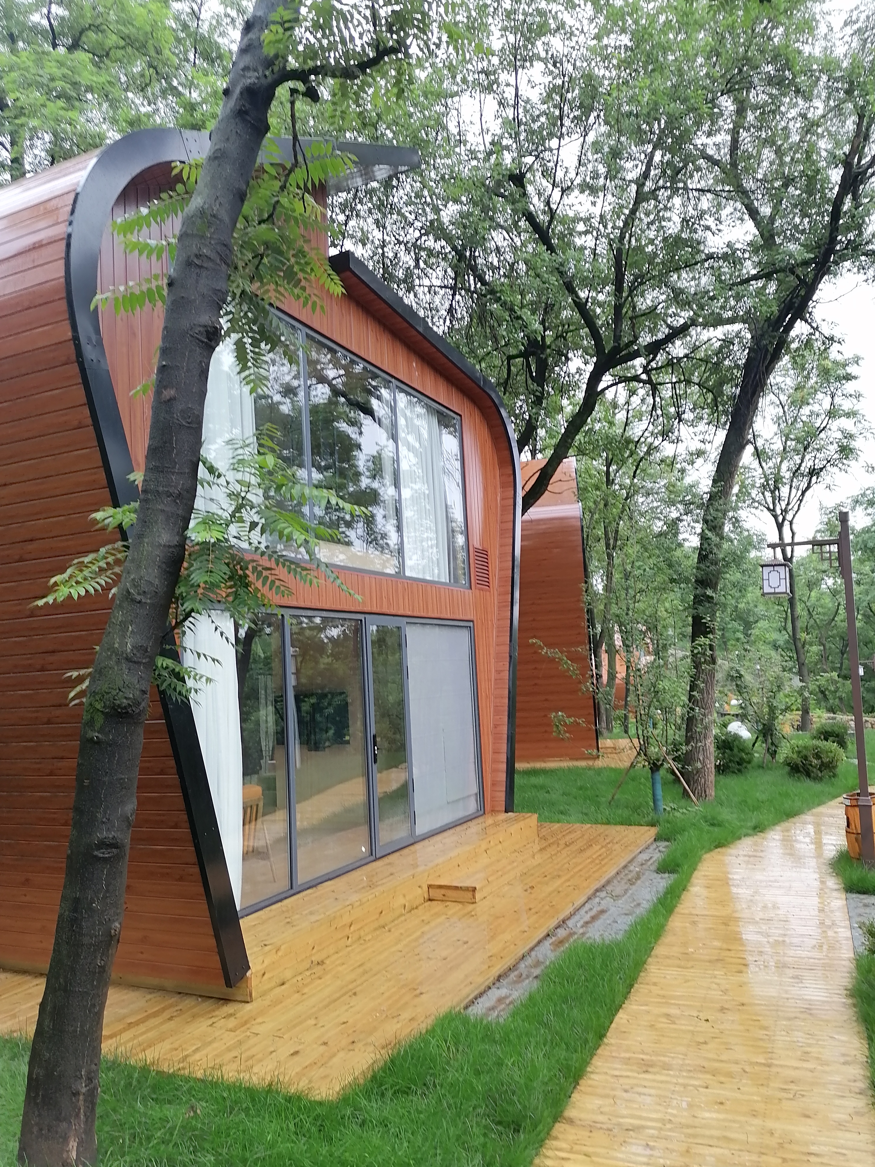 遠(yuǎn)離城市喧囂，感受寧?kù)o美好——“蘋(píng)果來(lái)了”民墅項(xiàng)目